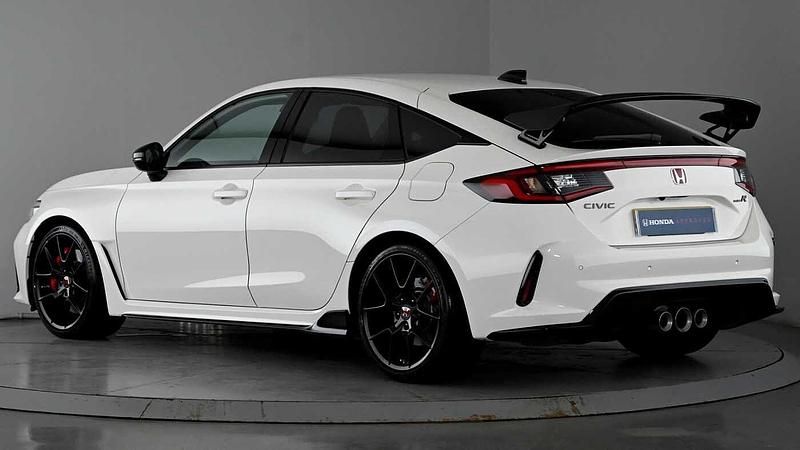 Used Honda Civic Type R 329 HP (241 kW) 2025 Pearl platinum white Hatchback