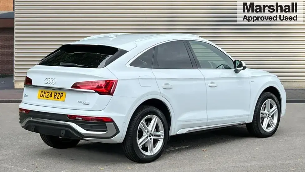Used Audi Q5 S-Line 265 HP (194 kW) 2024 Glacier white SUV