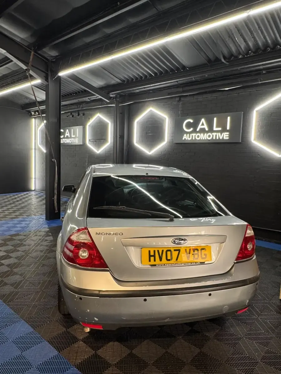 Begagnad Ford Mondeo 2007 Silver Halvkombi