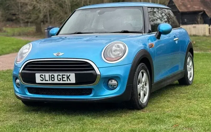 Begagnad Mini ONE Hatch 102 HK (75 kW) 2017 Blå Halvkombi