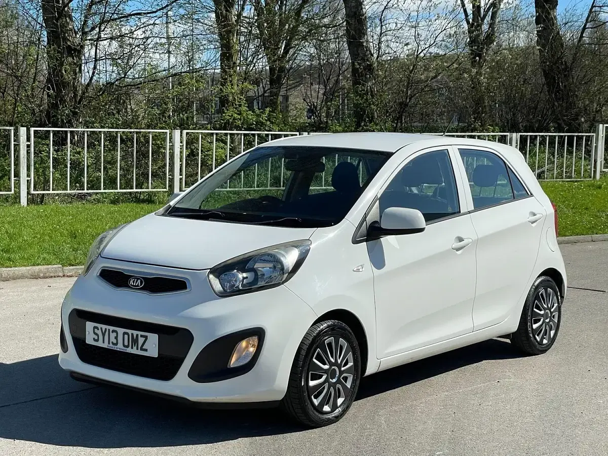 Used Kia Picanto 68 HP (50 kW) 2013 White Hatchback