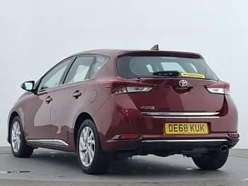 Used Toyota Auris 116 HP (85 kW) 2018 Red Hatchback