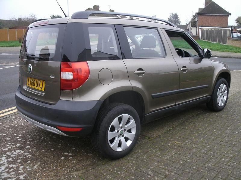 Używany Skoda Yeti 105 KM (77 kW) 2010 Brązowy SUV