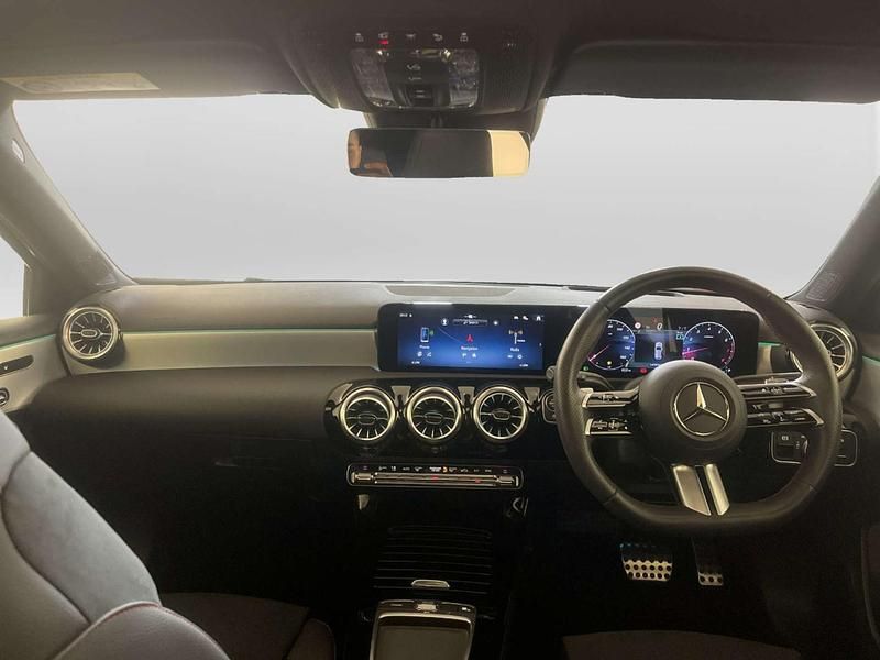 Używany Mercedes A200 AMG line 2024 Czerwony Hatchback