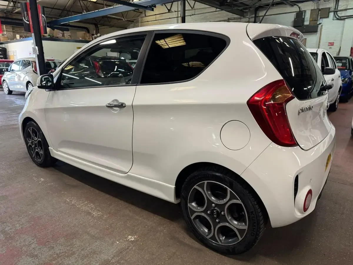 Second-hand Kia Picanto 84 CP (61 kW) 2015 Alb Hatchback