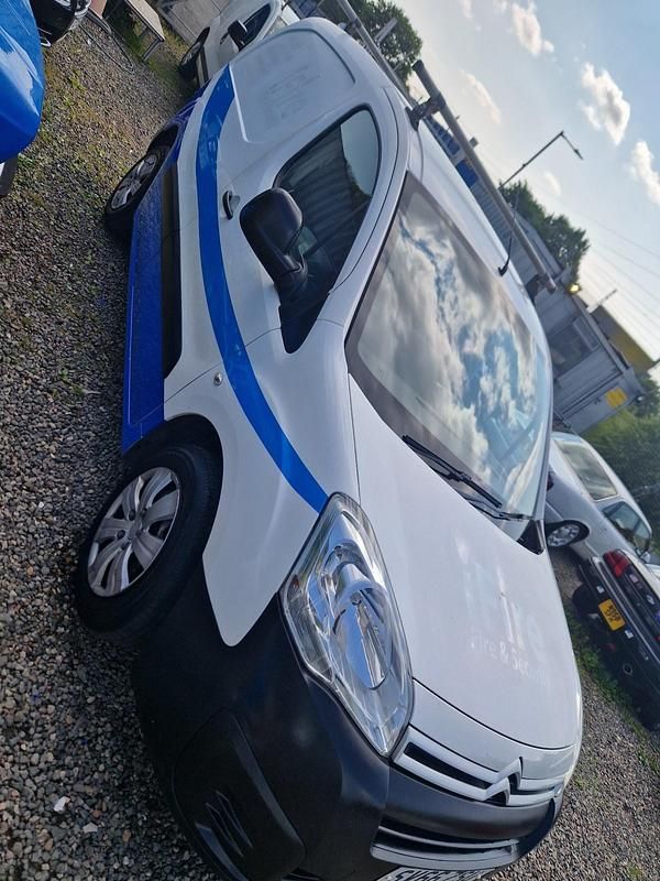 Używany Citroën Berlingo 75 KM (55 kW) 2016 Biały Minivan
