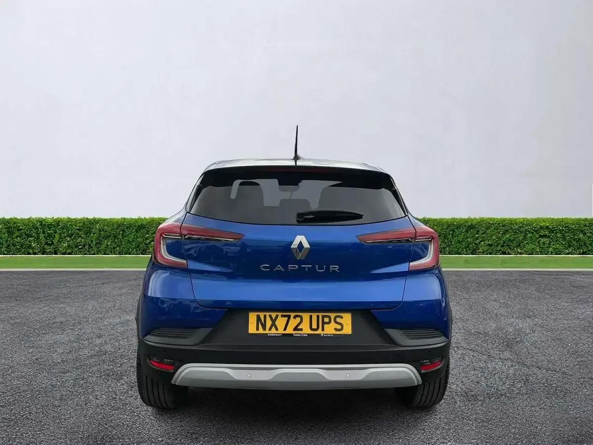 Used Renault Captur Iconic 91 HP (66 kW) 2022 Blue SUV