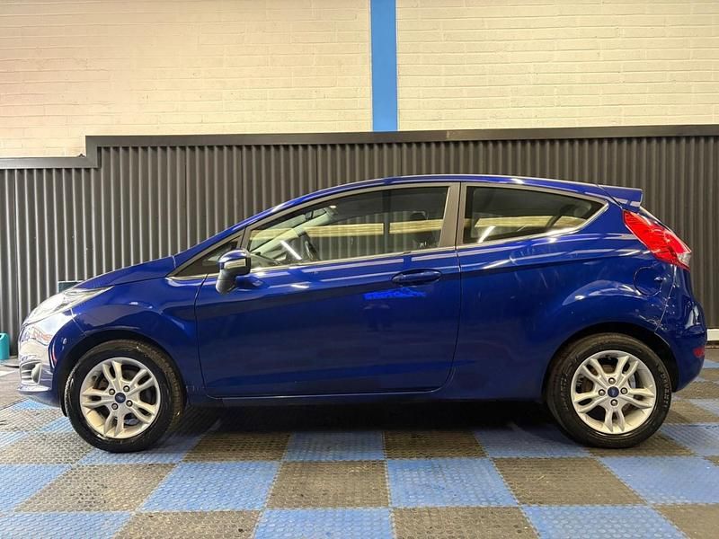 Usado Ford Fiesta Zetec 2016 Azul Citadino