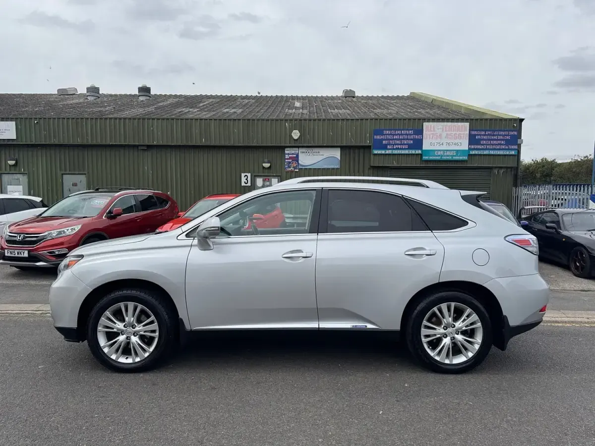 Used Lexus RX450h 299 HP (219 kW) 2011 Silver SUV