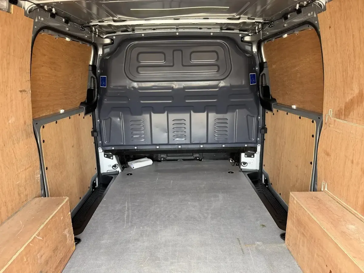 Used Mercedes Vito 114 HP (83 kW) 2017 Silver Van