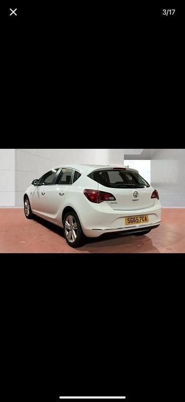 Used Vauxhall Astra SRi 100 HP (73 kW) 2015 White Hatchback
