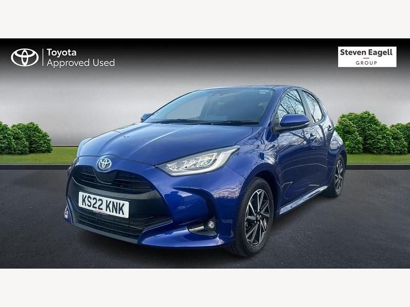 Used Toyota Yaris Hybrid Design 116 HP (85 kW) 2022 Blue Hatchback