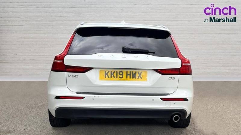 Usado Volvo V60 Momentum 150 CV (110 kW) 2019 Blanco Familiar