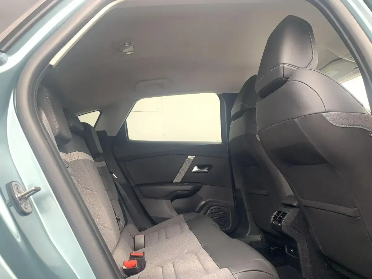 Used Citroën C4 PureTech 127 HP (93 kW) 2022 Blue Hatchback