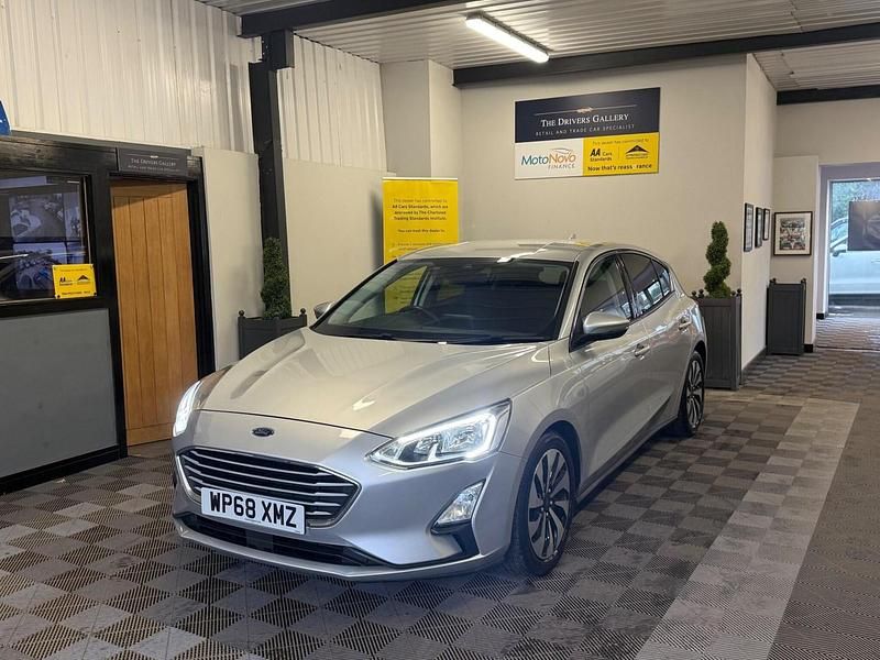 Used Ford Focus Zetec 100 HP (73 kW) 2018 Silver Hatchback