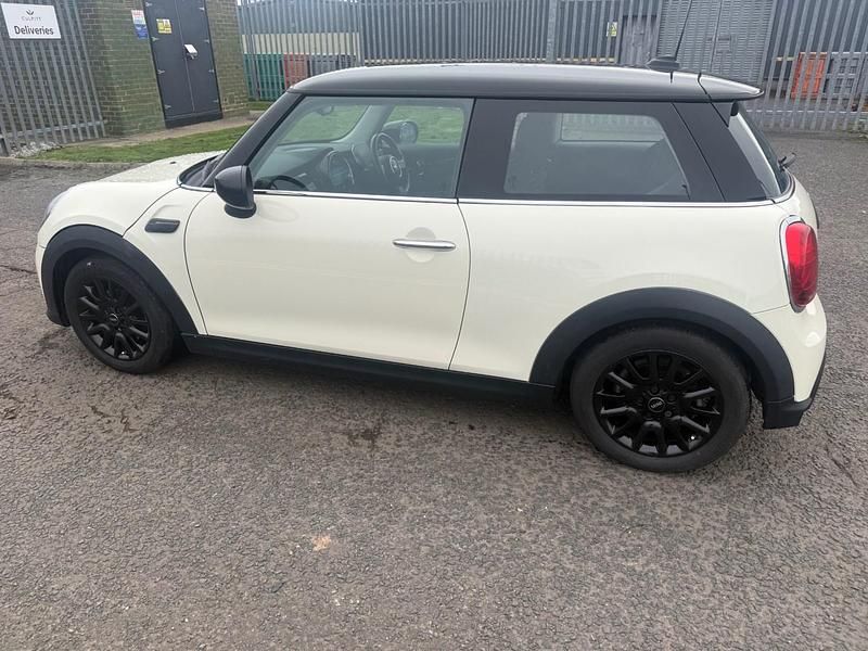 Używany Mini Cooper Classic 2021 Biały Hatchback