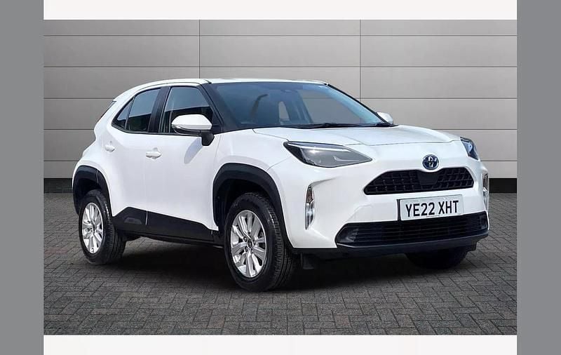 Pure white Used 2022 Toyota Yaris Cross SUV | £19,350 (Good price) - Image 1/3