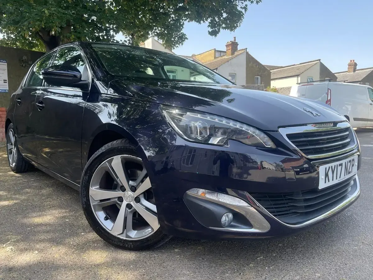 Used Peugeot 308 Allure 130 HP (95 kW) 2017 Blue Hatchback