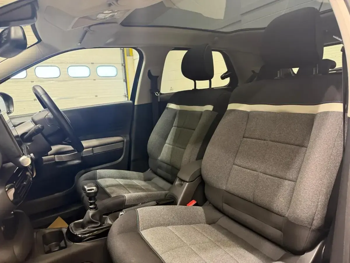 Usado Citroën C4 Cactus Flair 108 HP (79 kW) 2020 Azul Citadino