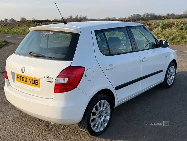 Used Skoda Fabia Elegance 90 HP (66 kW) 2012 White Hatchback