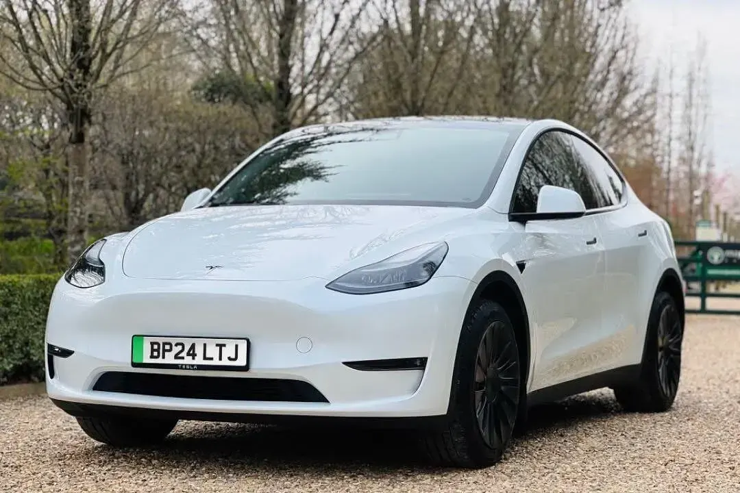 Used Tesla Model Y Long Range AWD 378 kW (514 HP) 2024 White SUV