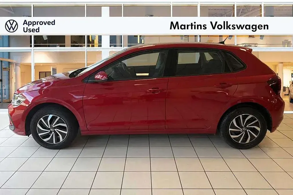 Usado VW Polo Life 95 HP (69 kW) 2023 Vermelho Citadino
