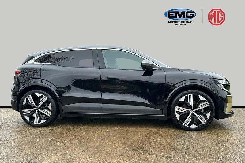 Used Renault Megane E-Tech 161 kW (220 HP) 2022 Black/grey Hatchback