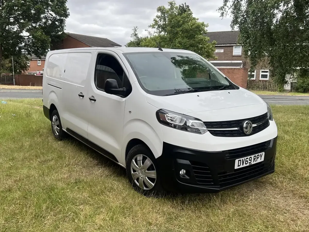 Used Vauxhall Vivaro 100 HP (73 kW) 2019 White MPV