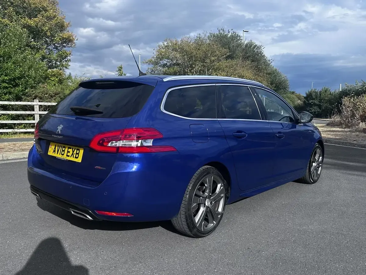 Used Peugeot 308 SW GT-line 130 HP (95 kW) 2018 Blue Estate