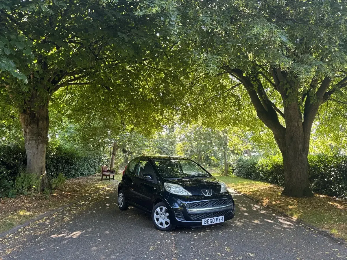 Used Peugeot 107 68 HP (50 kW) 2010 Black Hatchback