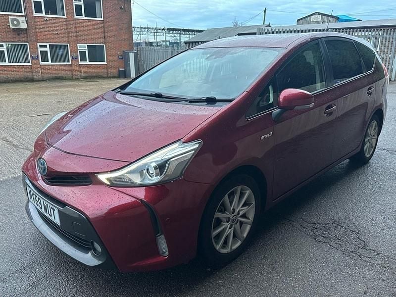 Usado Toyota Prius+ Plus 136 HP (100 kW) 2019 Vermelho Monovolume