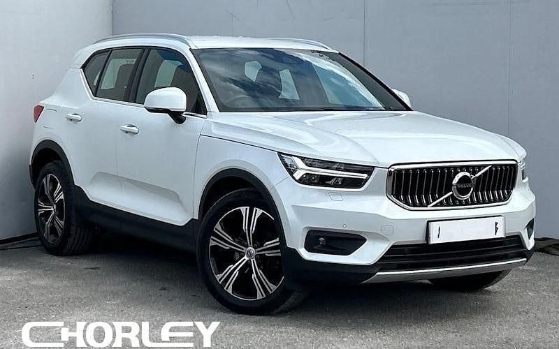 Used 2022 Volvo XC40 Inscription SUV | £21,211 (Good price) - Image 1/4