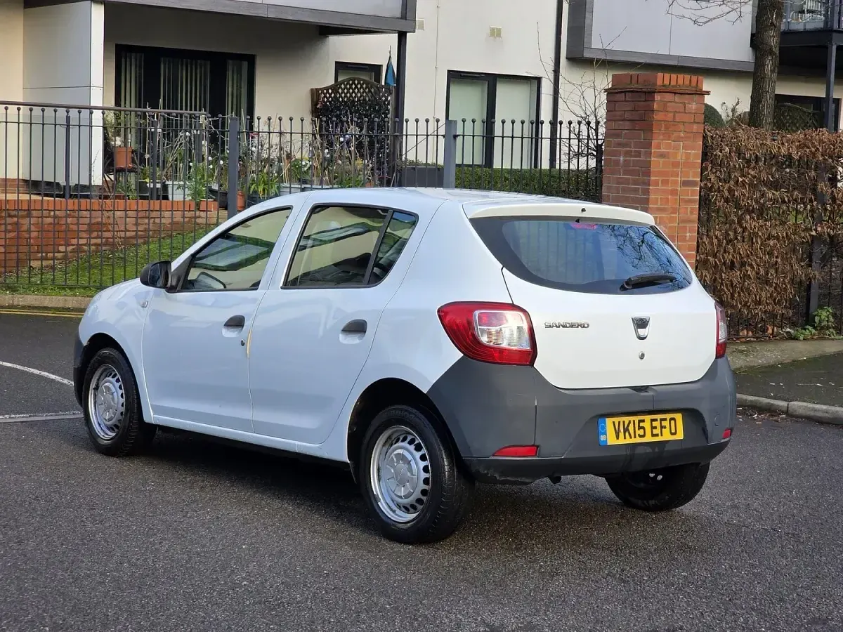 Used Dacia Sandero Acces 75 HP (55 kW) 2015 White Hatchback