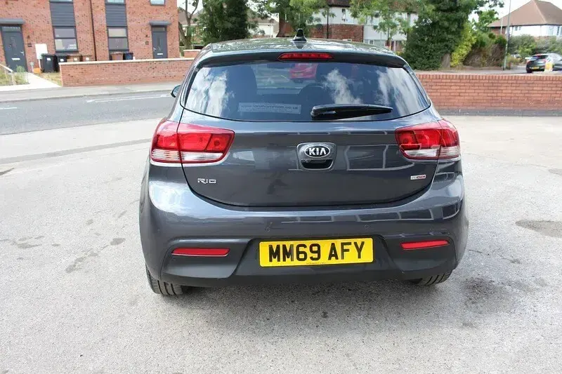 Used Kia Rio 99 HP (72 kW) 2020 Grey Hatchback