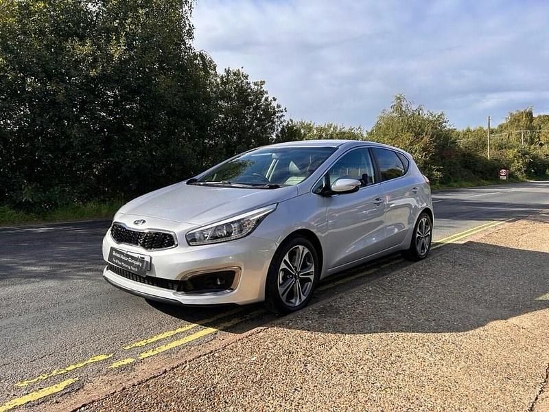 Silver Used 2016 Kia Ceed Hatchback | £4,495 (Fair price) - Image 1/4