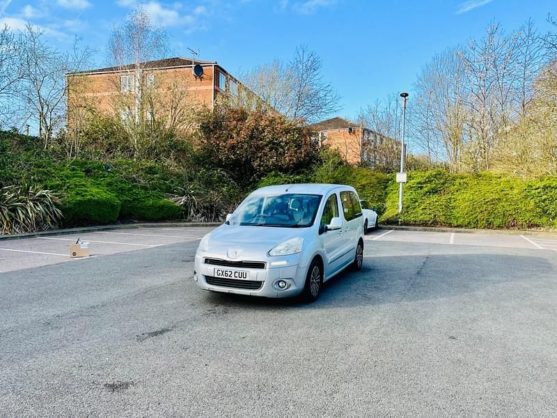 Used Peugeot TePee S 92 HP (67 kW) 2012 Silver MPV