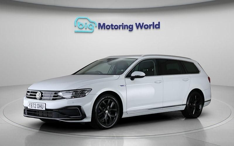 Used VW Passat GTE 218 HP (160 kW) 2022 White Estate