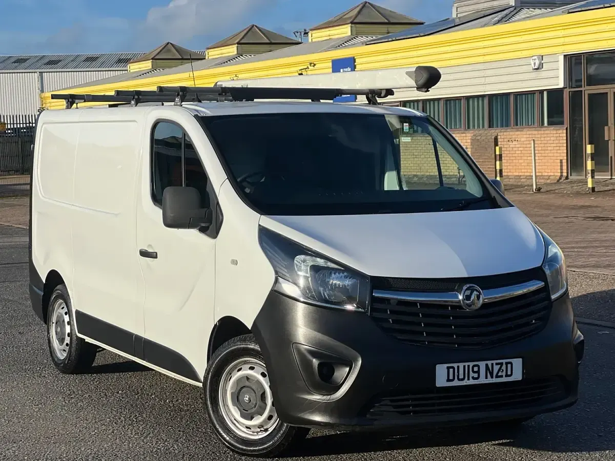 Used Vauxhall Vivaro 120 HP (88 kW) 2019 White MPV