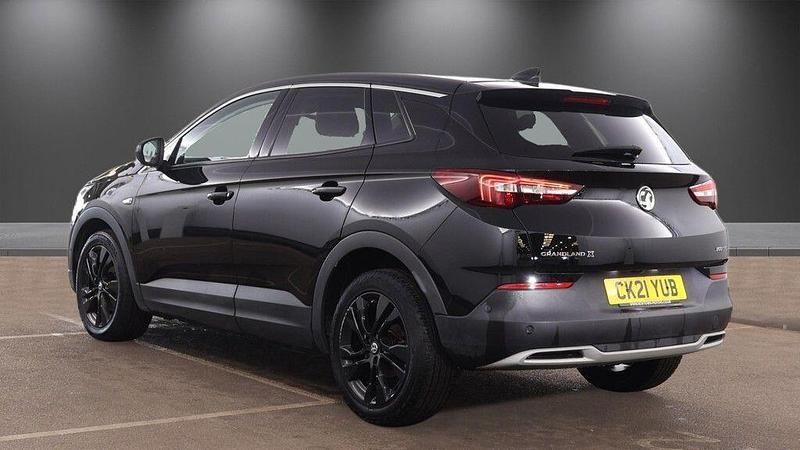 Used Vauxhall Grandland X SRi 130 HP (95 kW) 2021 Black SUV