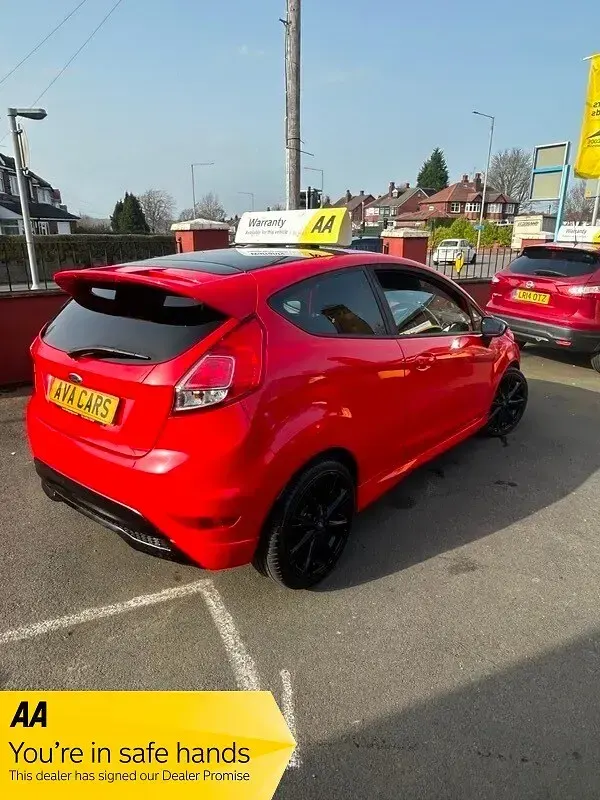 Used Ford Fiesta Zetec 140 HP (102 kW) 2014 Red Hatchback