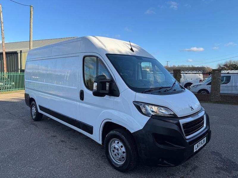 White Used 2021 Peugeot Boxer Van | £8,995 (Fair price) - Image 1/4