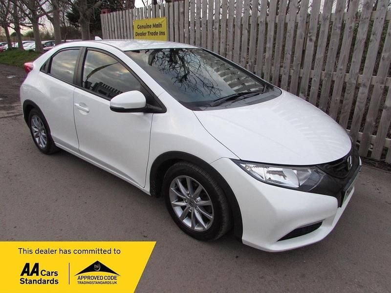 Used Honda Civic SE 2012 White Hatchback