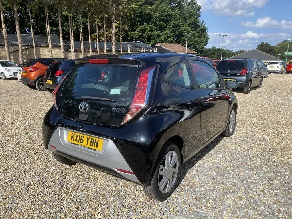 Used Toyota Aygo x-press 69 HP (50 kW) 2016 Black Hatchback