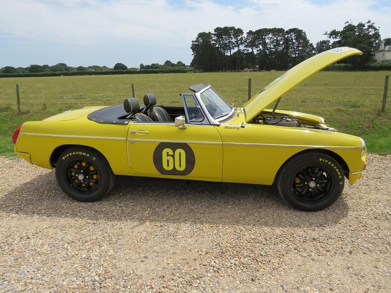 Used MG B 1981 Yellow Cabriolet