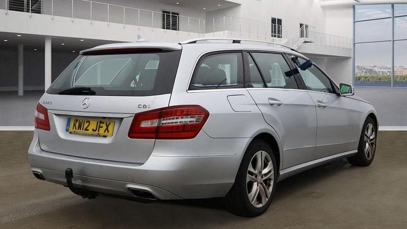 Used Mercedes E220 Avantgarde 170 HP (125 kW) 2012 Silver Estate