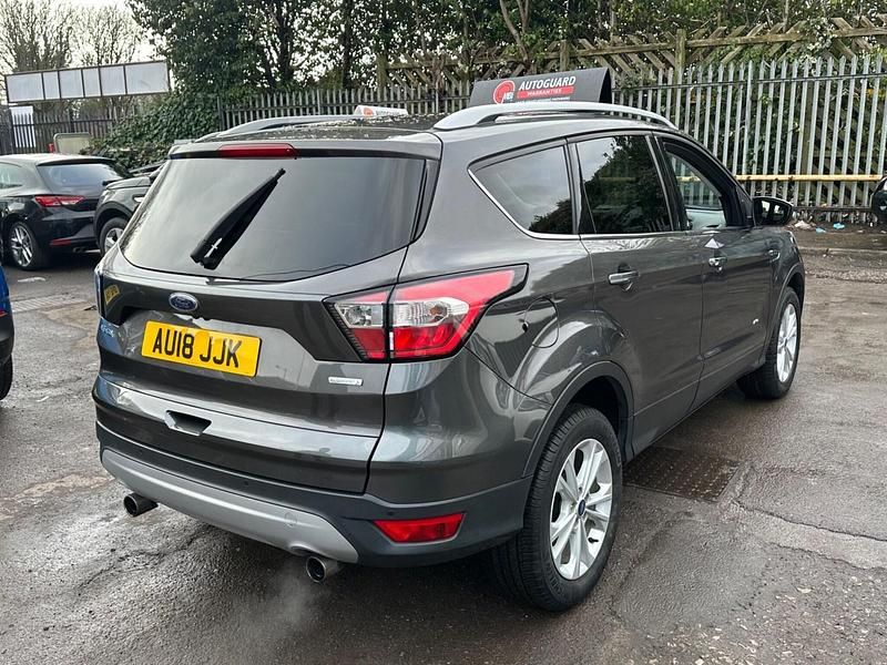 Usado Ford Kuga Titanium 182 HP (133 kW) 2018 Cinzento SUV