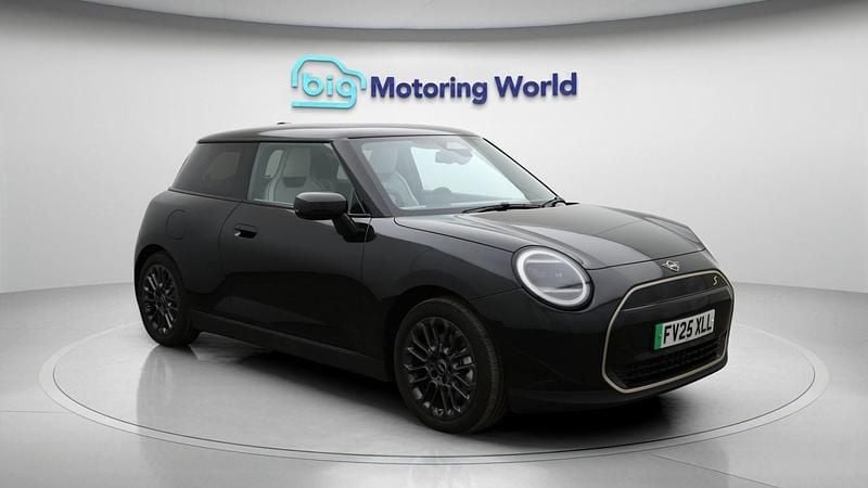 Used Mini Cooper SE Exclusive 2025 Black Hatchback