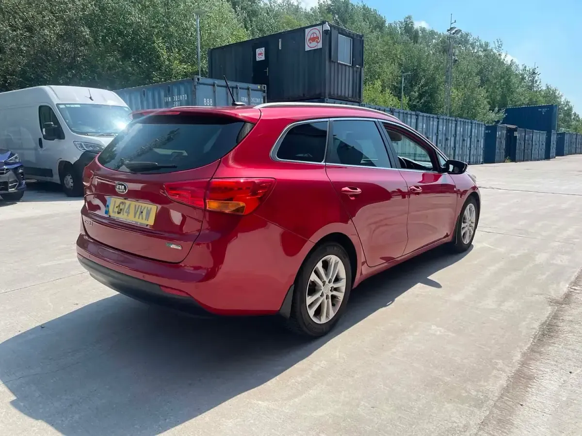 Used Kia Ceed 128 HP (94 kW) 2014 Red Hatchback