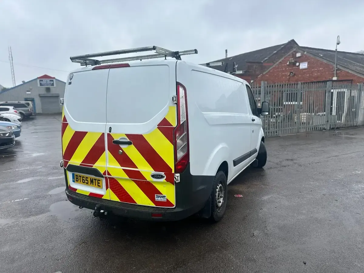 Used Ford Transit Custom 100 HP (73 kW) 2015 White Van
