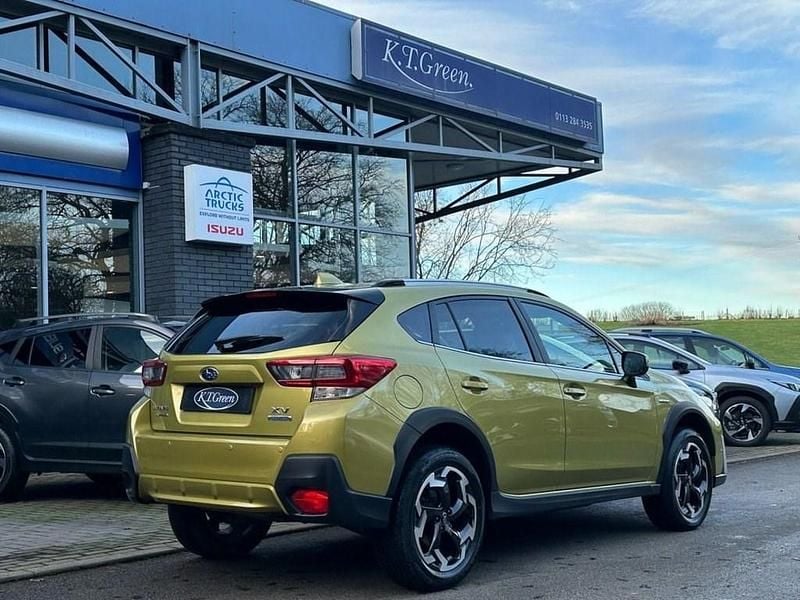 Begagnad Subaru XV Premium 150 HK (110 kW) 2021 Gul SUV